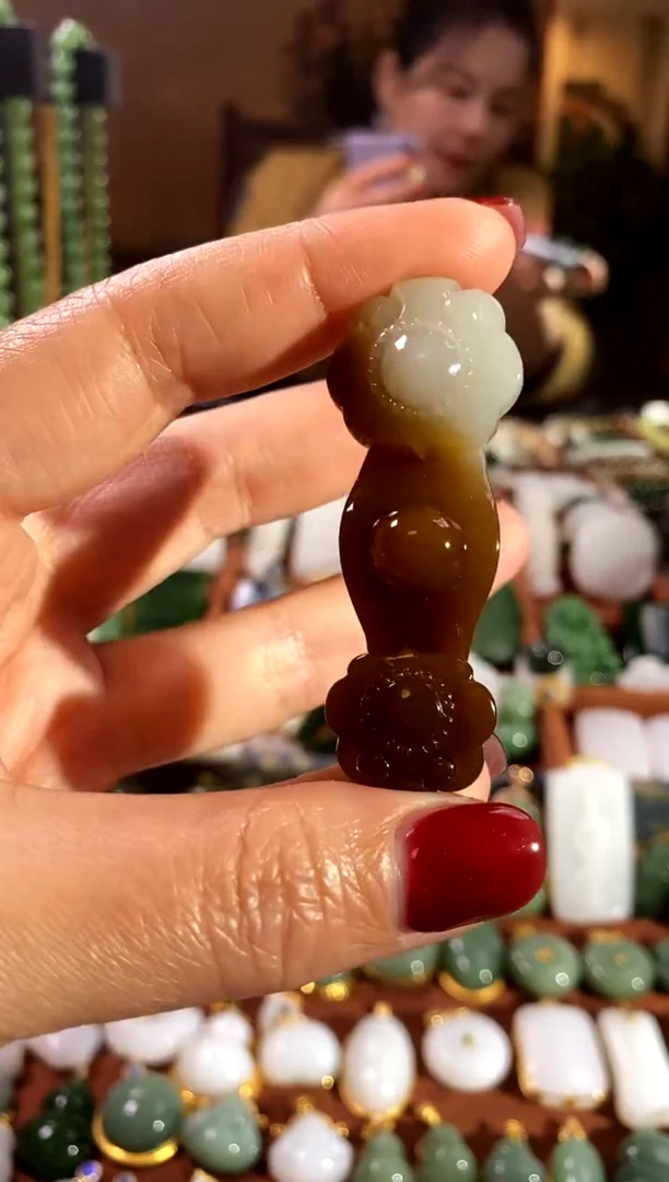 吊坠(赠链)未镶嵌和田玉.