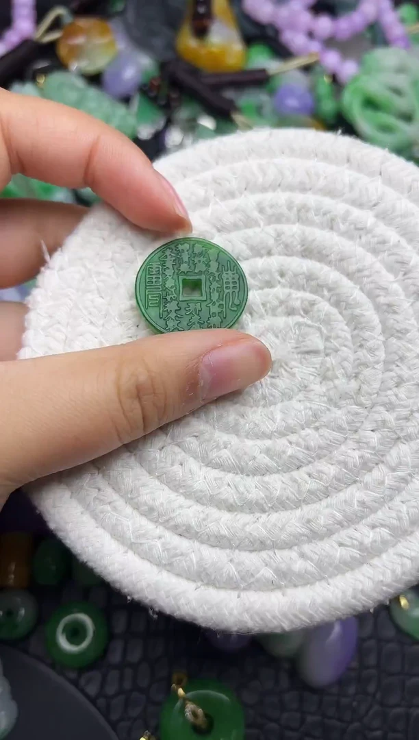 颈饰未镶嵌翡翠缅甸翡翠吊坠