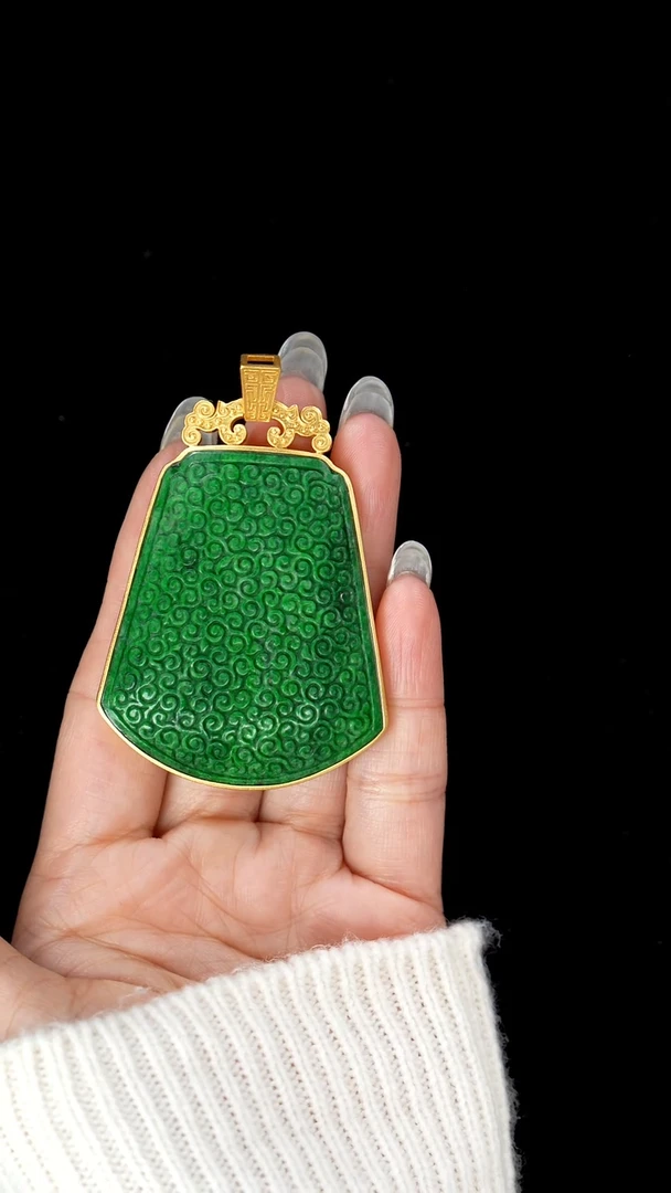 颈饰未镶嵌翡翠M****i吊坠