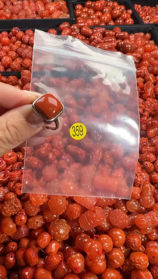 颈饰未镶嵌南红玛瑙1