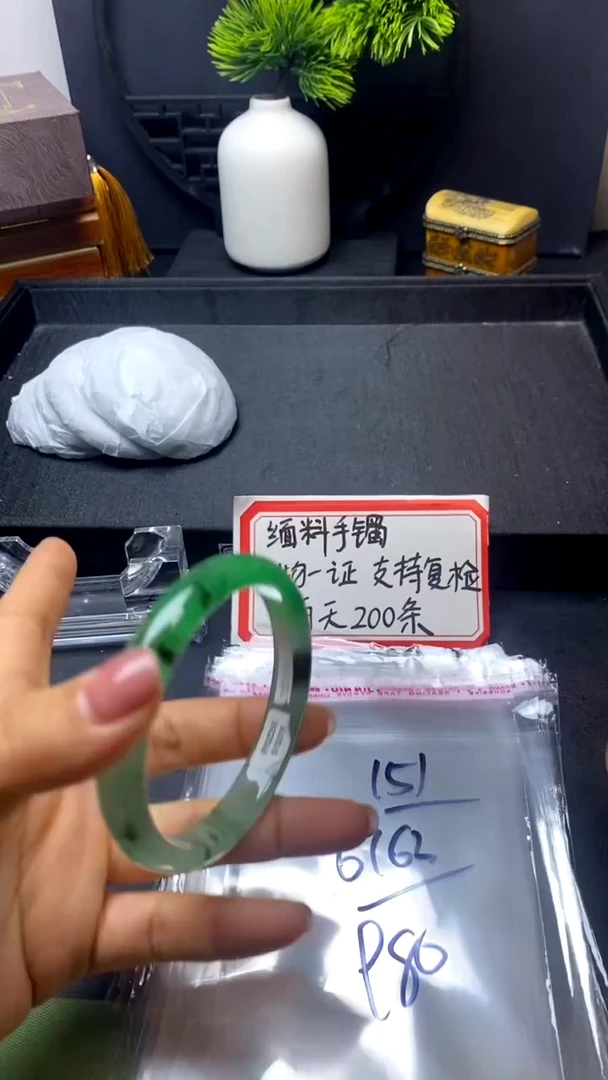 时尚女款缅料手镯151