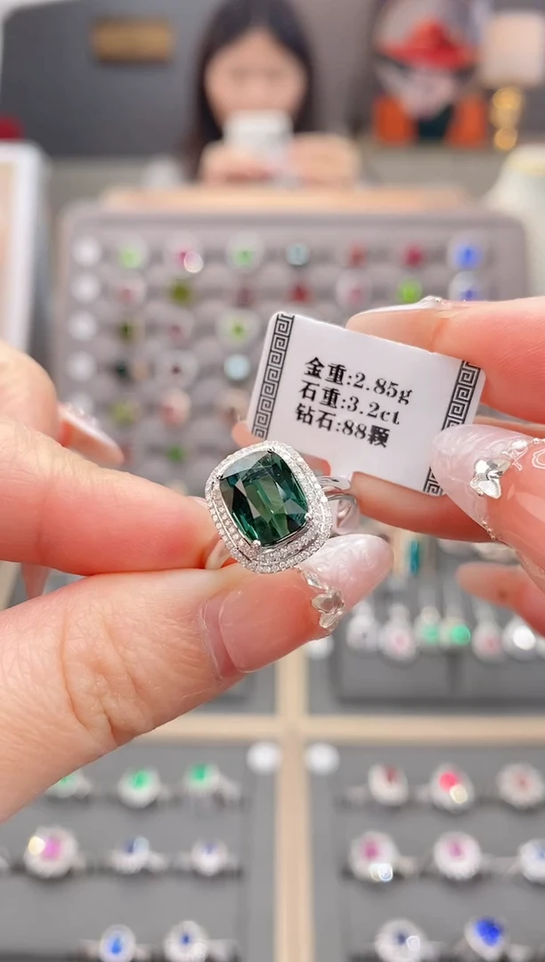 18K金镶嵌颈饰碧玺3.2