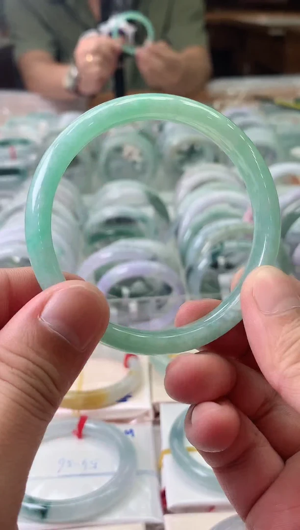 未镶嵌手镯翡翠果绿正圈 59  60 12