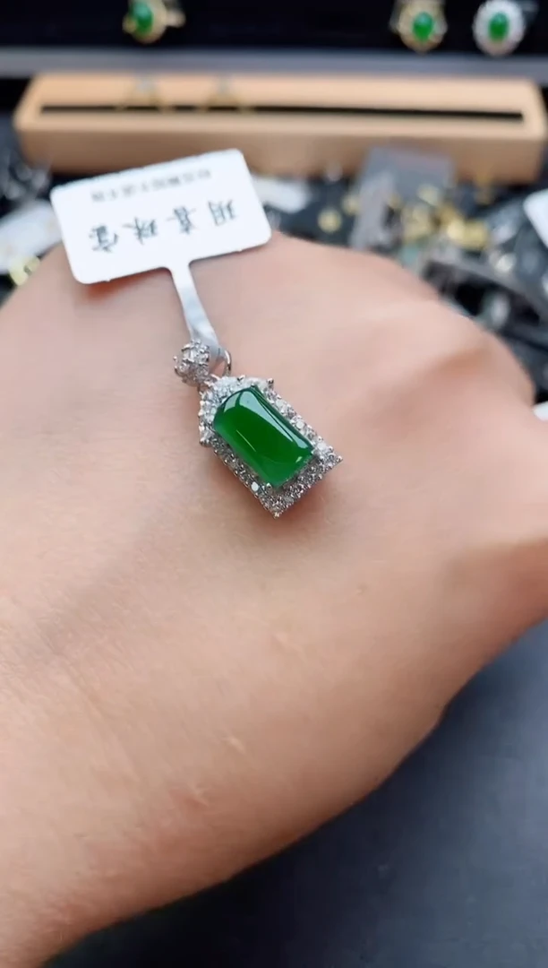 吊坠(赠链)银S925镶嵌翡翠1