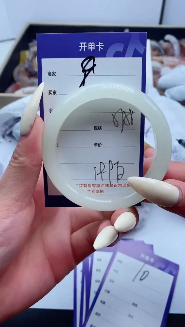 【闪购商品】石英质玉手镯未镶嵌9-57