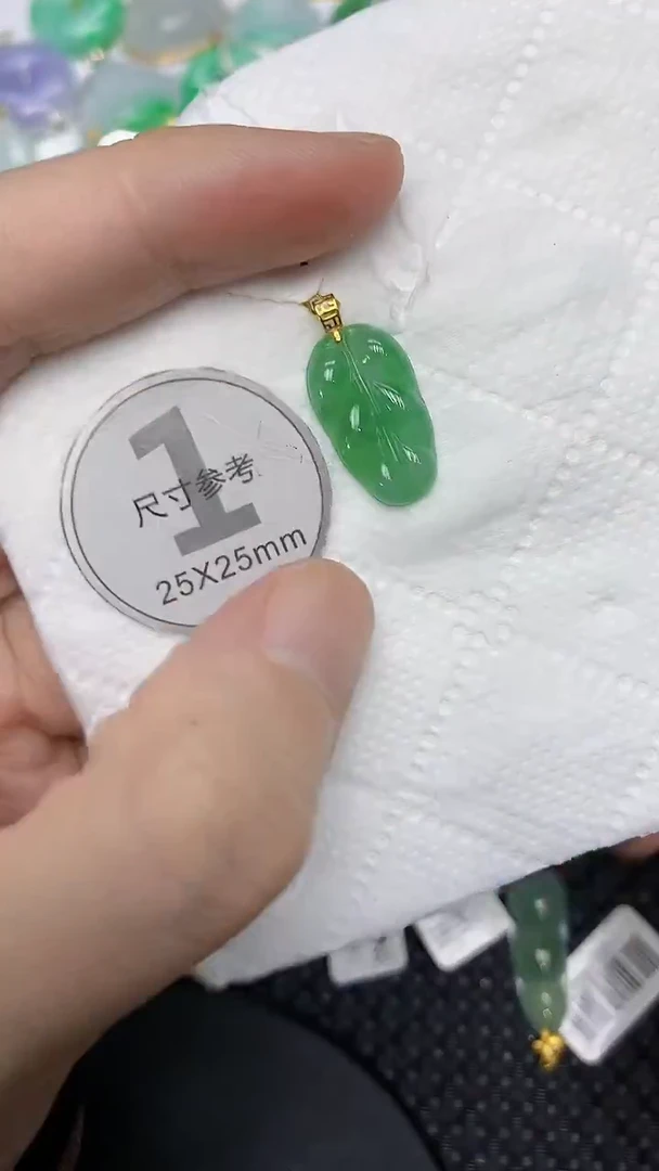 颈饰18K金镶嵌翡翠111111111