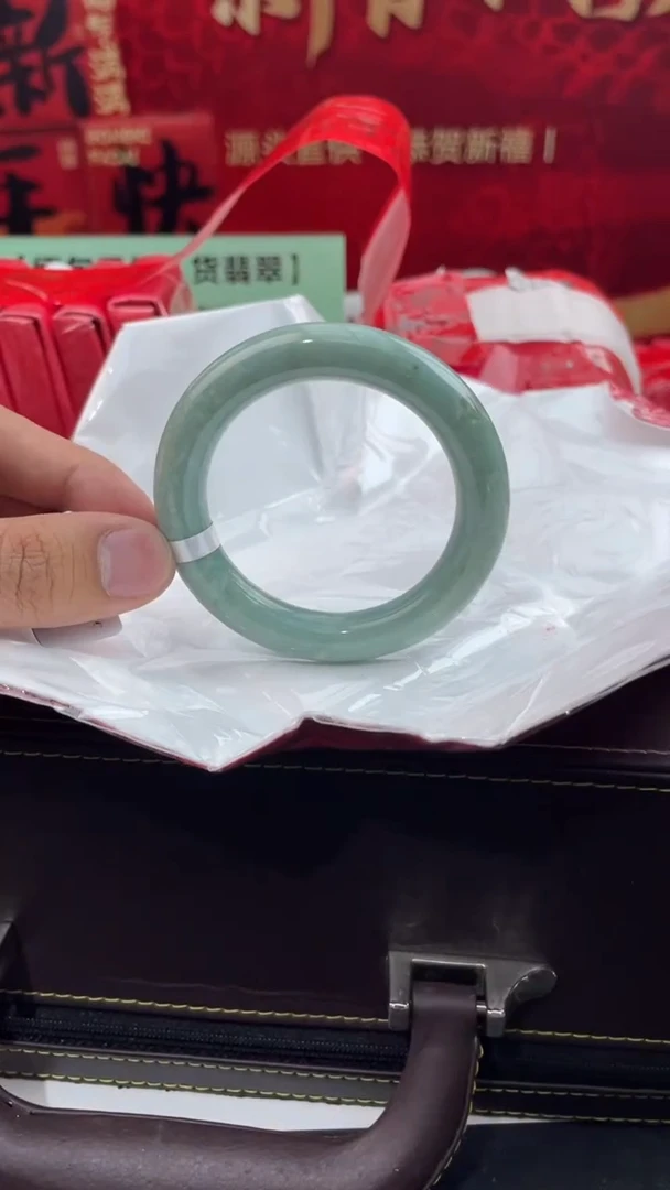 【闪购商品】翡翠手镯未镶嵌48翡翠手镯（微瑕）
