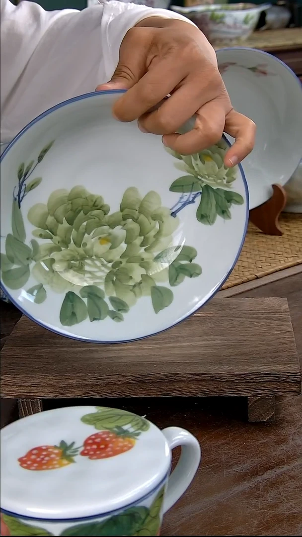 瓷片高白8英寸葫芦盘-绿牡丹