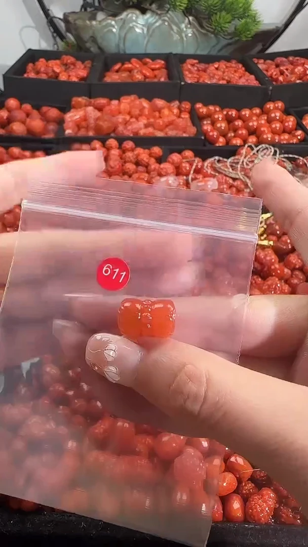 颈饰未镶嵌南红玛瑙1