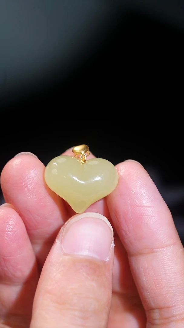 吊坠(不含链)18K金镶嵌和田玉10多样性发一