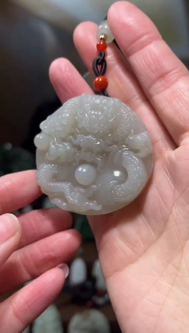 颈饰未镶嵌和田玉.