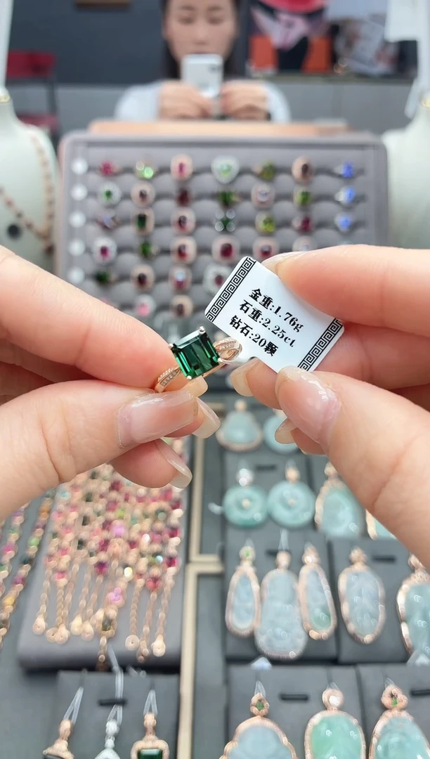 18K金镶嵌戒指碧玺2.25