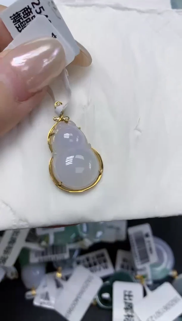 翡翠18K金镶嵌颈饰天然缅甸翡翠A货