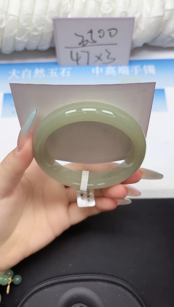未镶嵌手镯石英质玉147-64