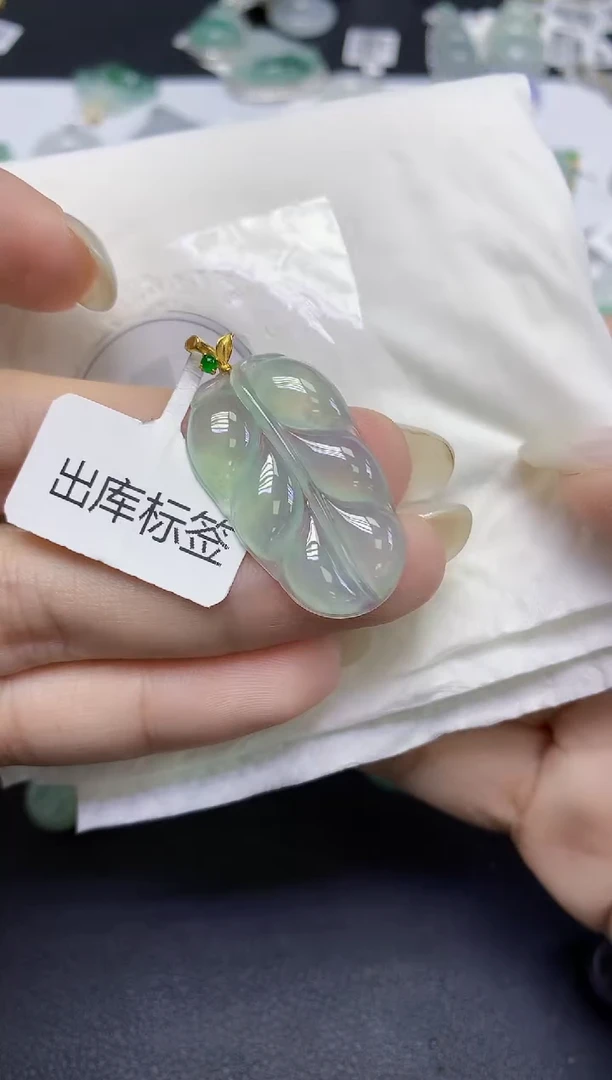 颈饰18K金镶嵌翡翠天然缅甸翡翠A货多样性发一件