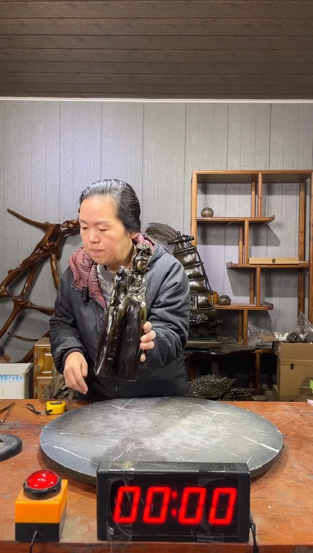 金丝楠古*胡阴沉木观音摆件