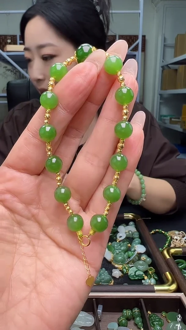 颈饰18K金镶嵌和田玉(多样性发货.发其一）10.26.67