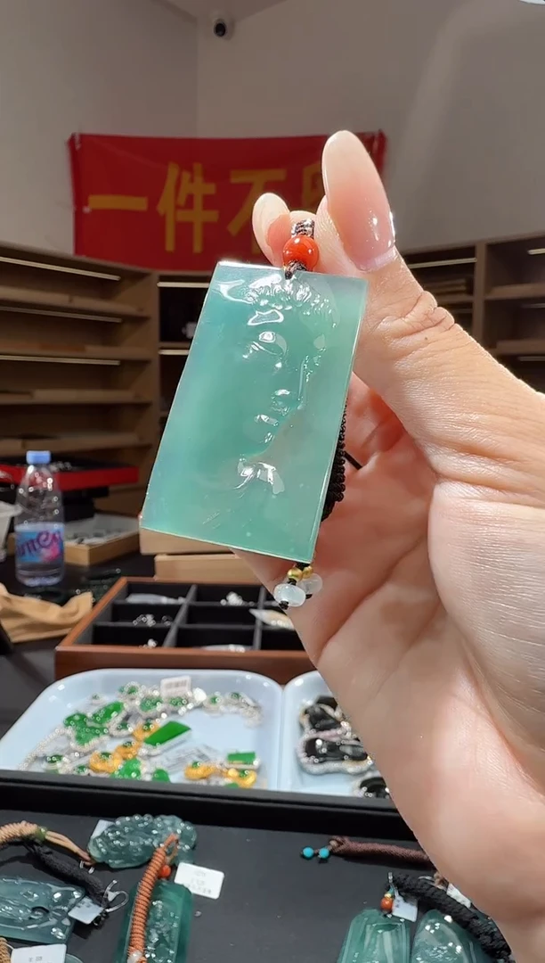 吊坠(不含链)未镶嵌翡翠佛观天下