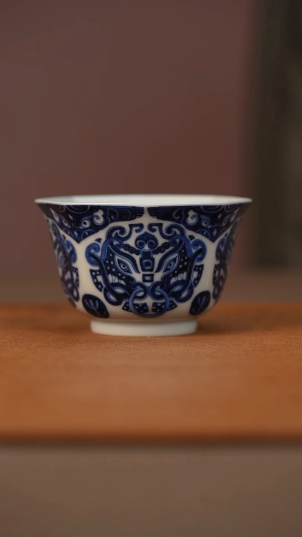 瓷又见春风饕餮纹八方杯