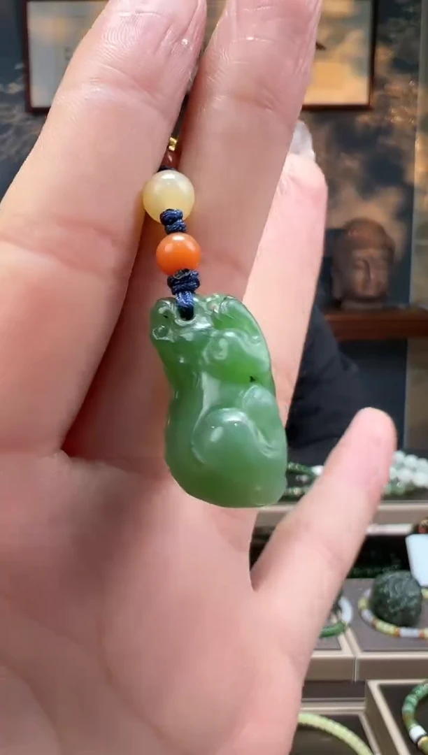 【闪购商品】和田玉挂坠未镶嵌貔貅碧玉