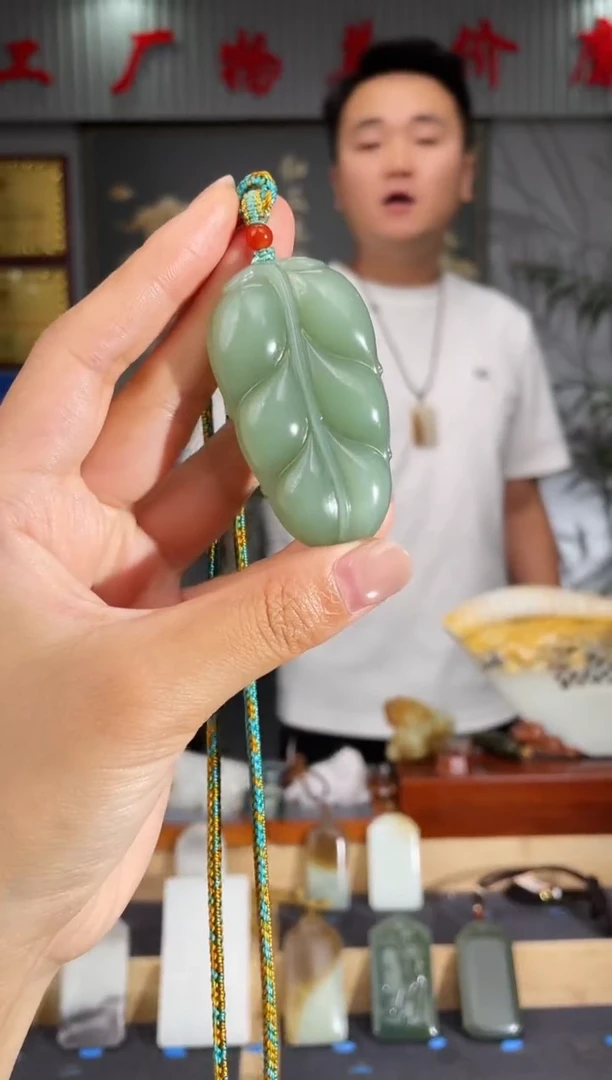 和田玉未镶嵌颈饰1