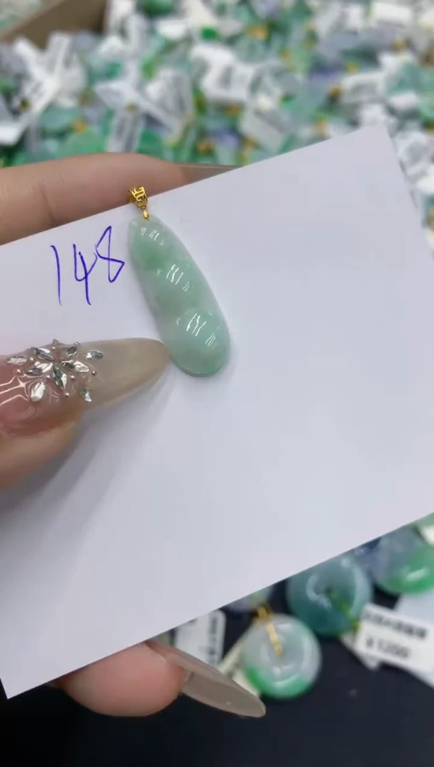 翡翠18K金镶嵌颈饰11111111111111