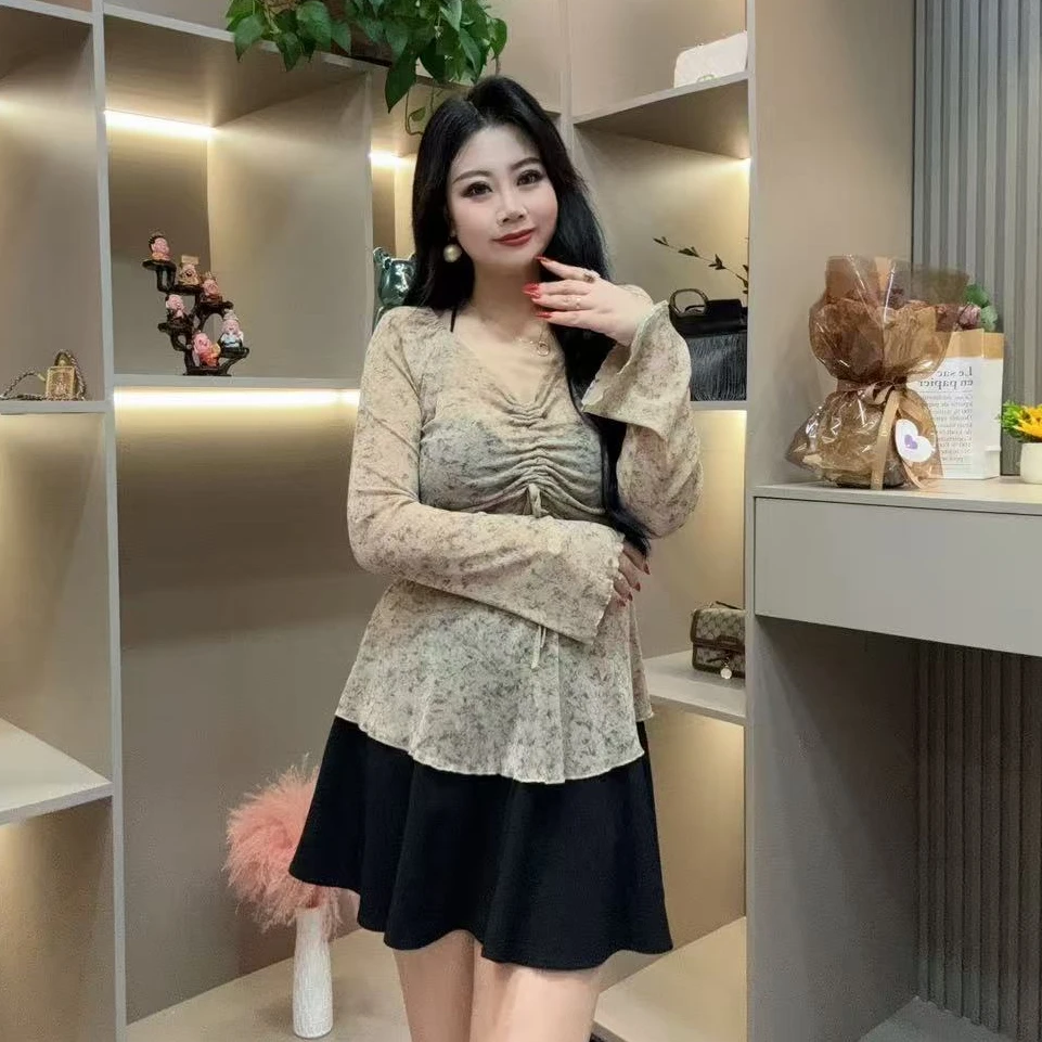 秋季打底衫-璐 8850秋季时尚大码抽绳显瘦收腰V领喇叭袖打底衫