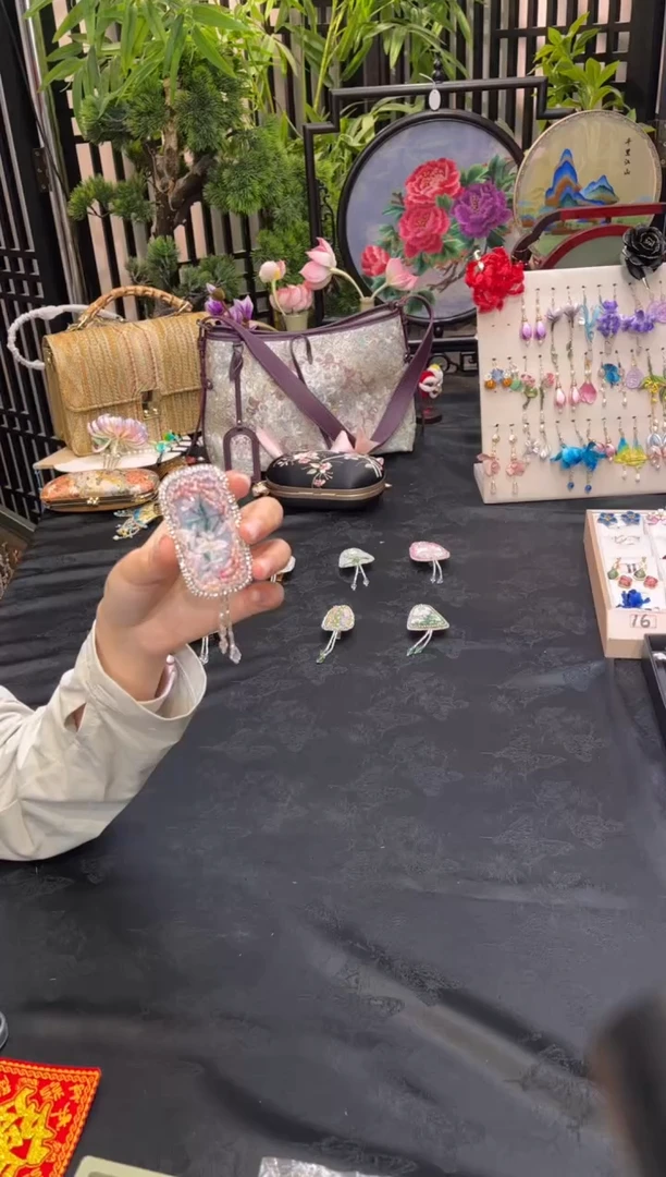 织绣C***苏非遗手工苏绣饰品
