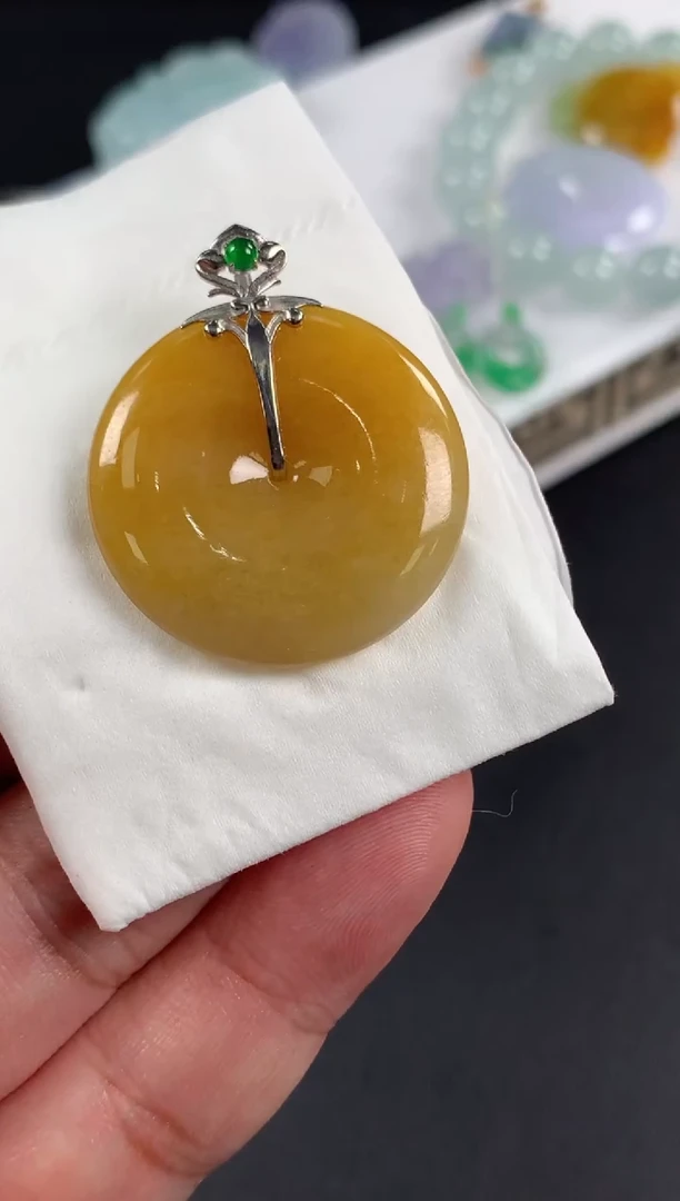 颈饰18K金镶嵌翡翠远翡翠