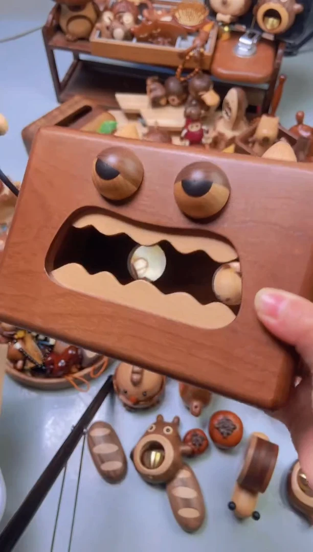 微瑕小怪兽纸巾盒