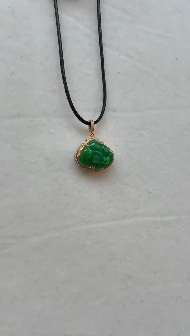 颈饰18K金镶嵌翡翠挂件