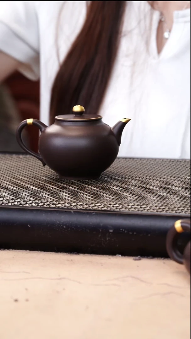 茶壶紫砂紫茄泥光素描金宫灯