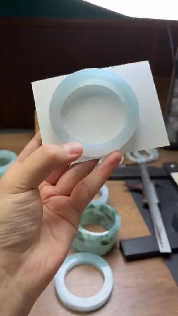 未镶嵌手镯定制翡翠甜**虹定制