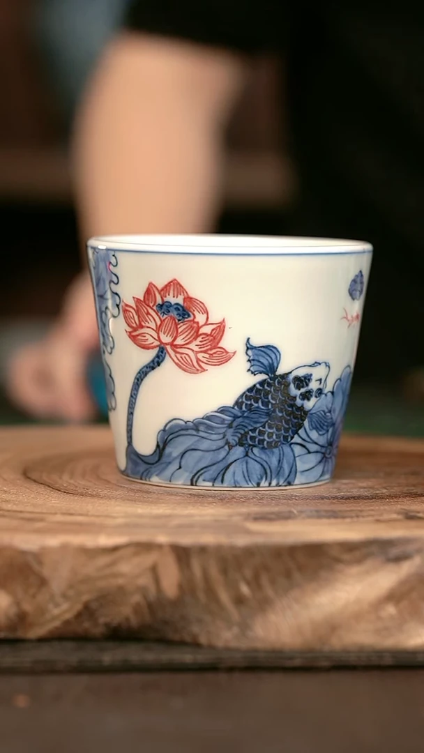 手绘手绘高温现代瓷  气  荷花金鱼冰桶杯150c