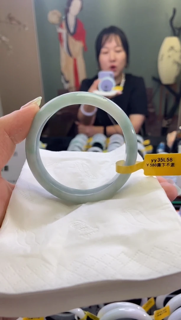 翡翠手镯未镶嵌5758圈口d