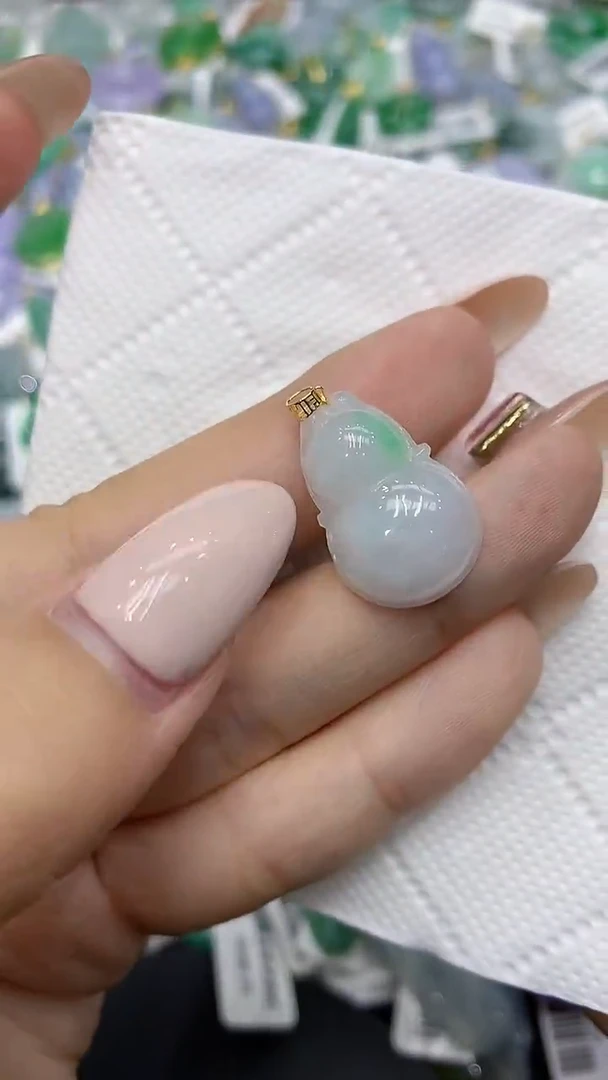 颈饰18K金镶嵌翡翠111111111111