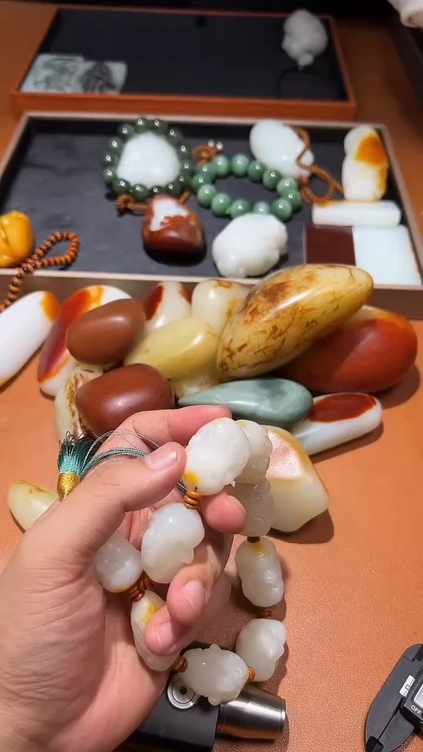 未镶嵌和田玉把件王**。和田玉