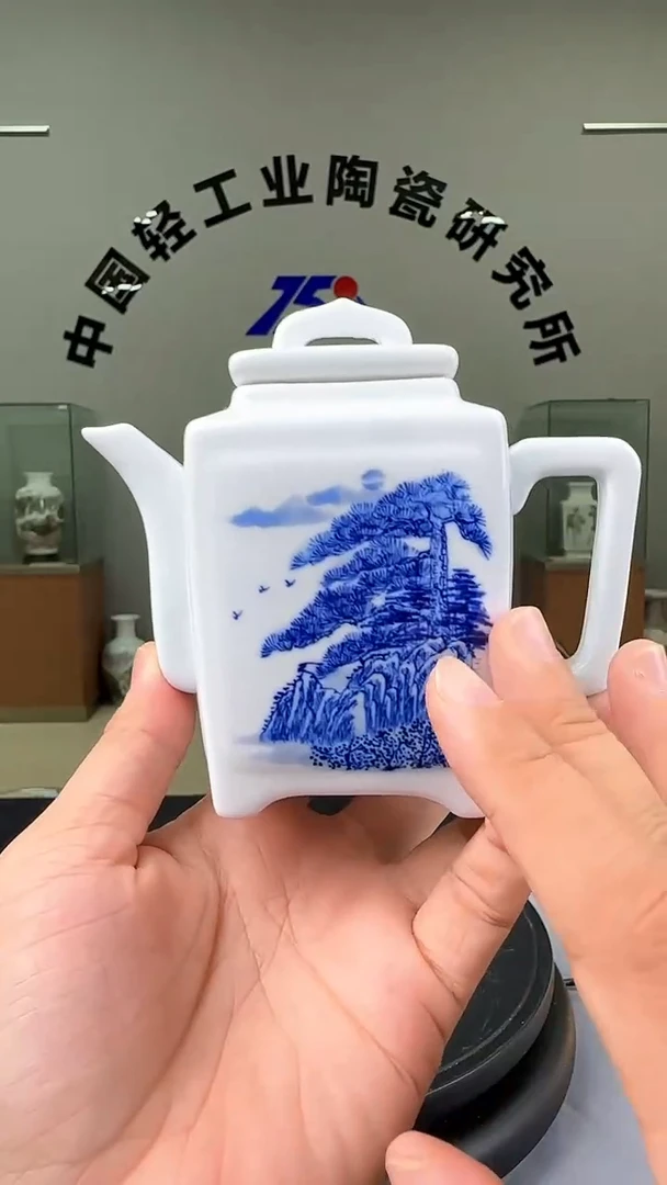 壶甄选-青花山水四方壶