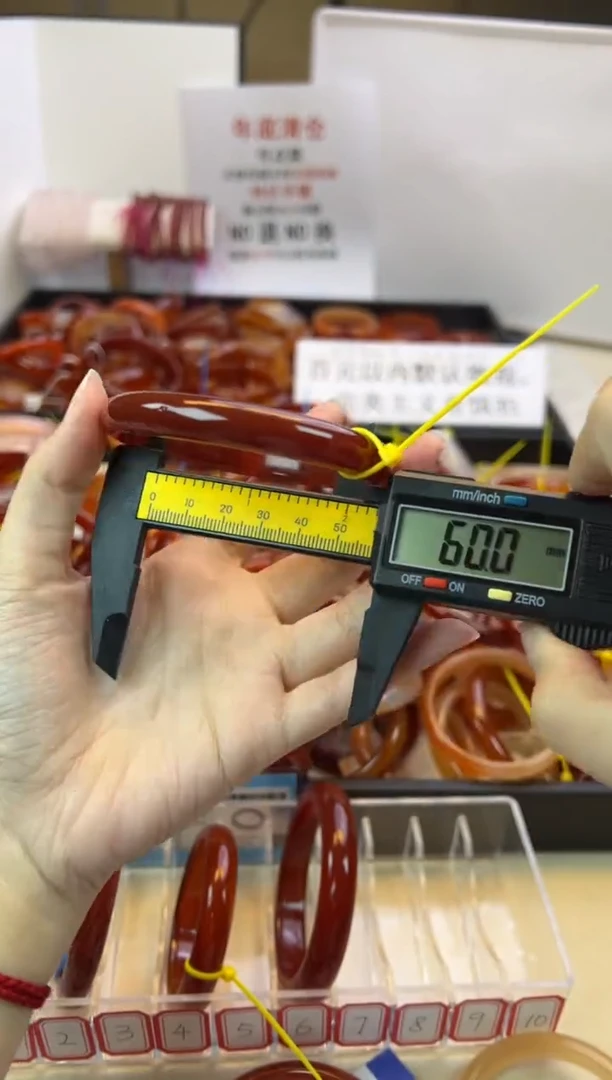 【闪购商品】玛瑙/玉髓手镯未镶嵌60圈口