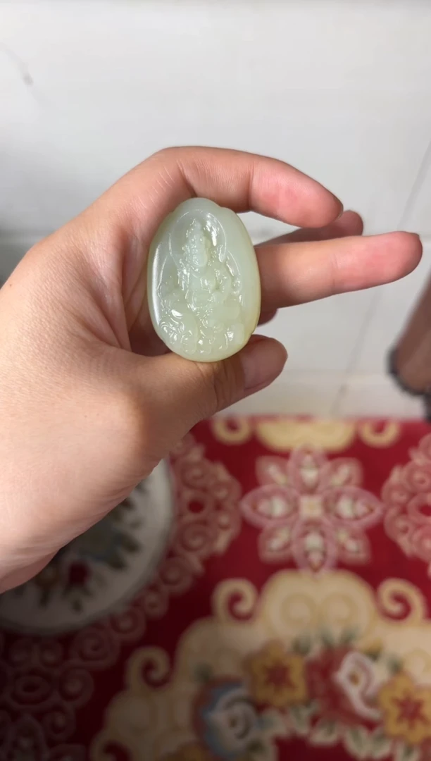 【闪购商品】和田玉吊坠(赠链)未镶嵌且末微色差迪克兰吊坠