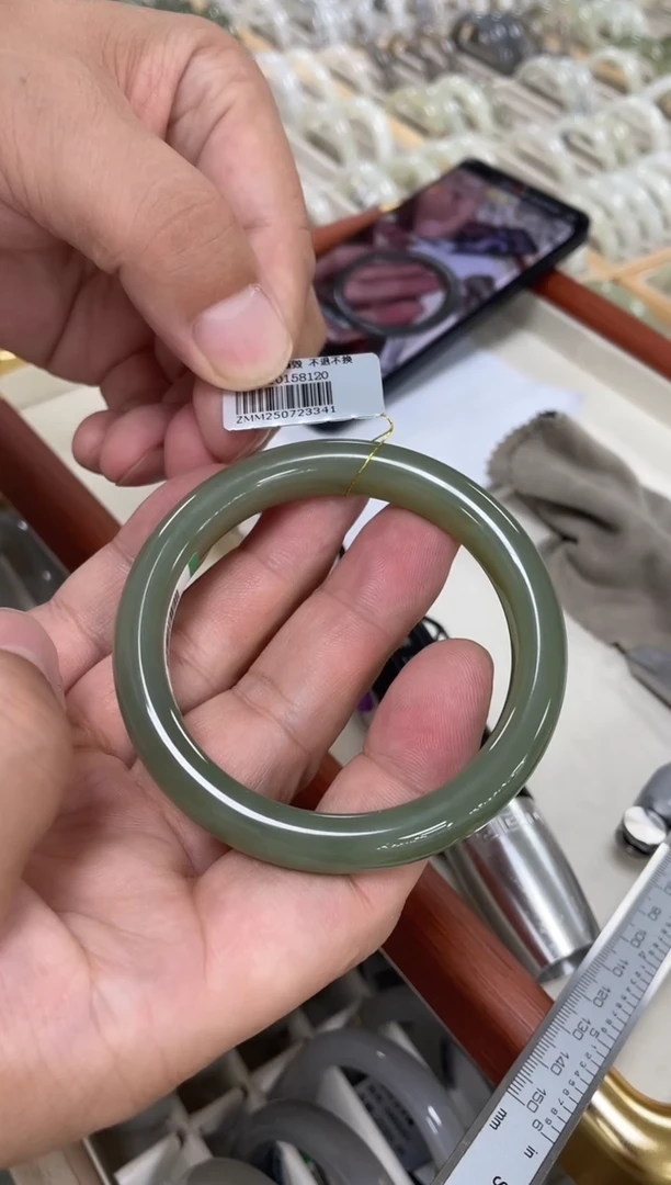 未镶嵌手镯和田玉59圈口 3341