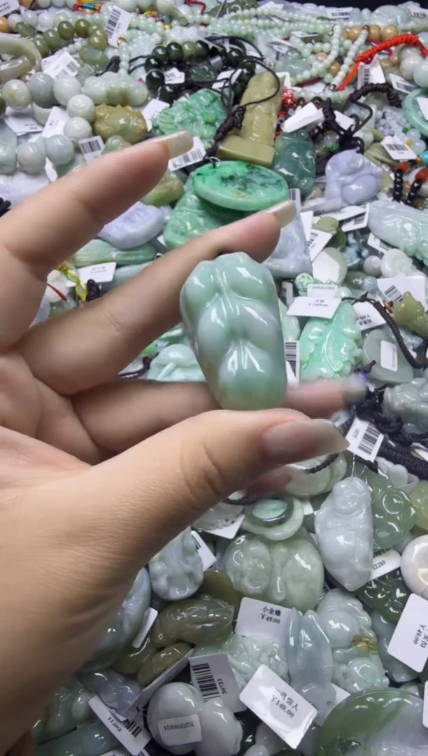 【闪购商品】翡翠颈饰未镶嵌00008895