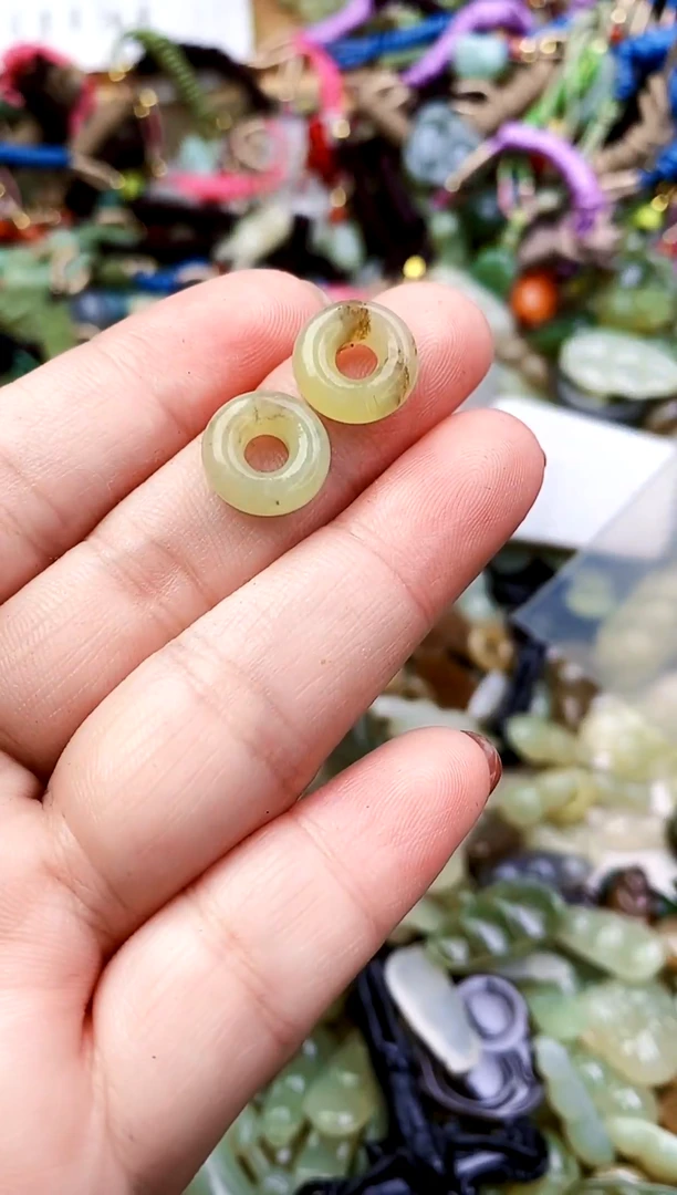 和田玉未镶嵌颈饰吊坠