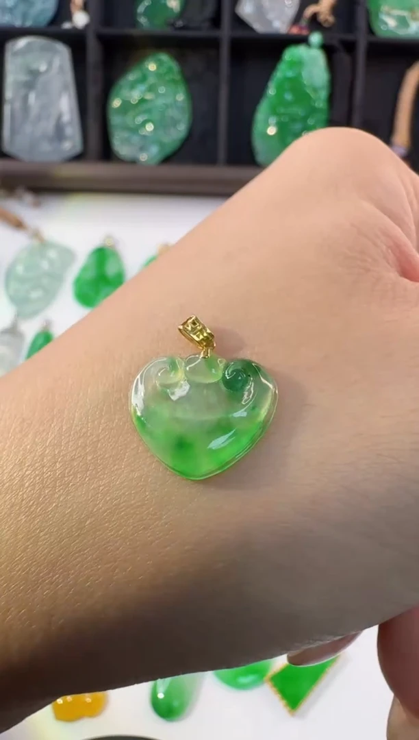 颈饰18K金镶嵌翡翠缅甸A货翡翠