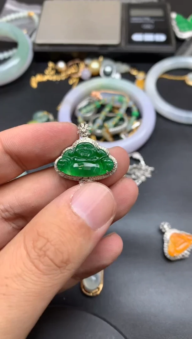 颈饰18K金镶嵌翡翠爱*活大吉商品不退不换
