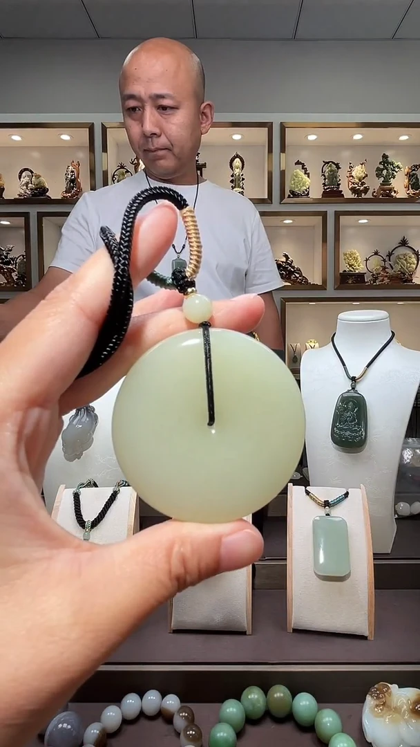 和田玉未镶嵌颈饰苏