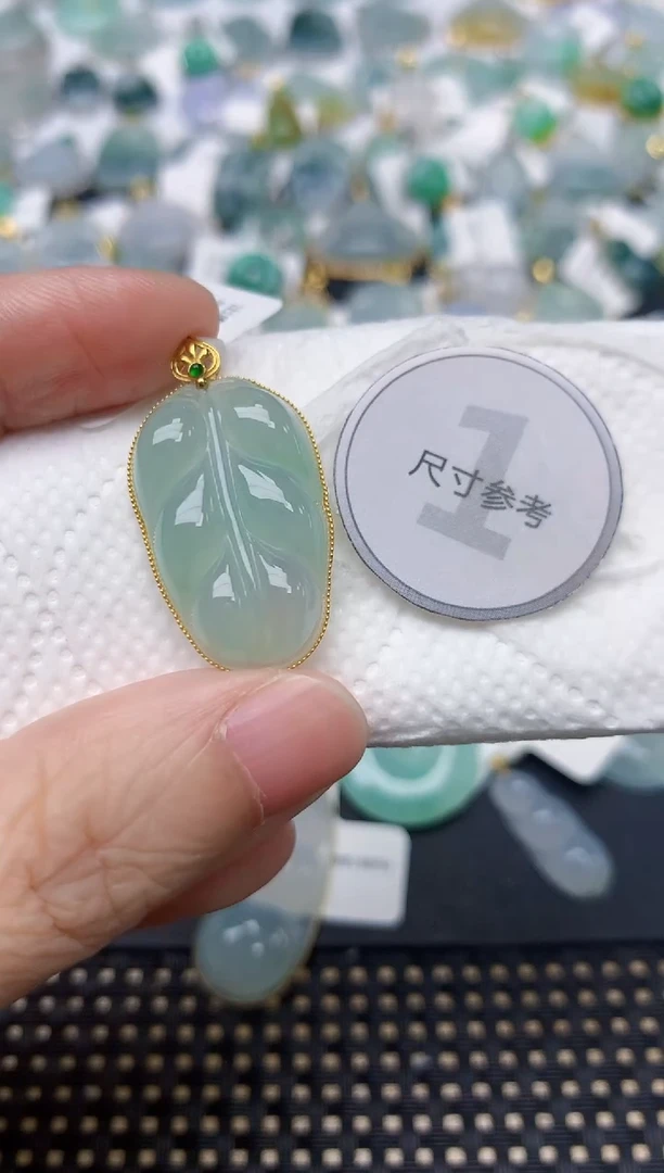颈饰18K金镶嵌翡翠天然缅甸A货翡翠