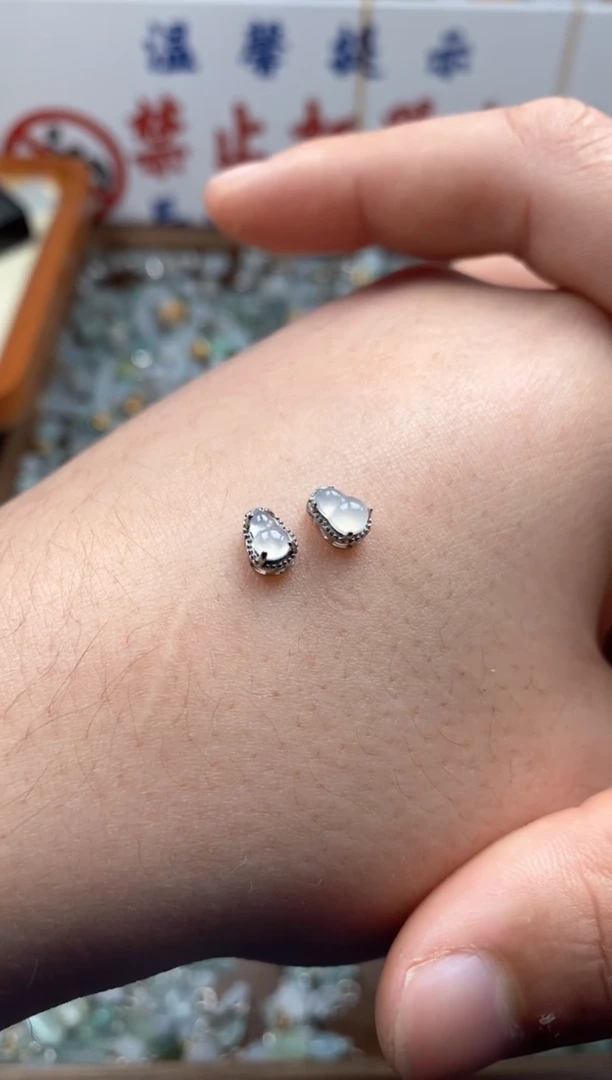 【闪购商品】翡翠颈饰未镶嵌哥哥