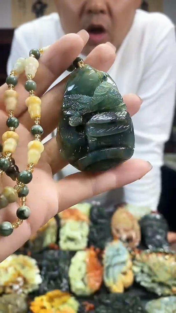 【闪购商品】蛇纹石玉吊坠未镶嵌·