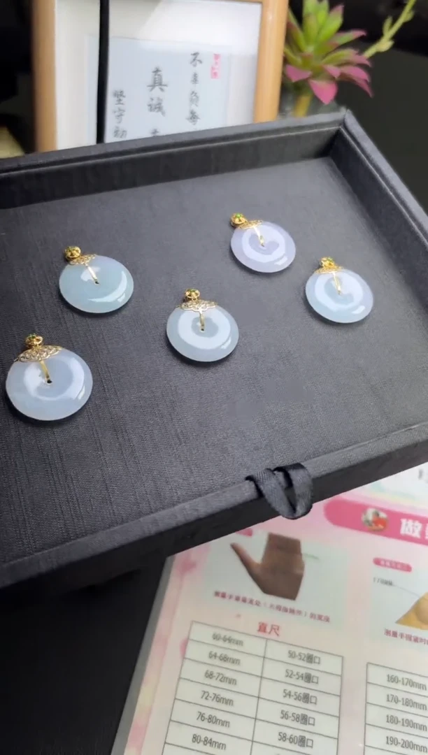 18K金镶嵌挂件翡翠多样性发一件XJGJ60